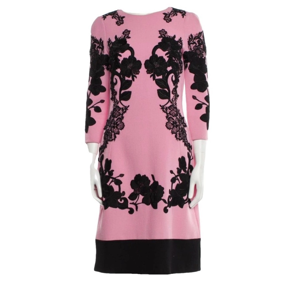 Dolce Gabbana gorgeous Lisa a plaque dress
New never worn still has tags